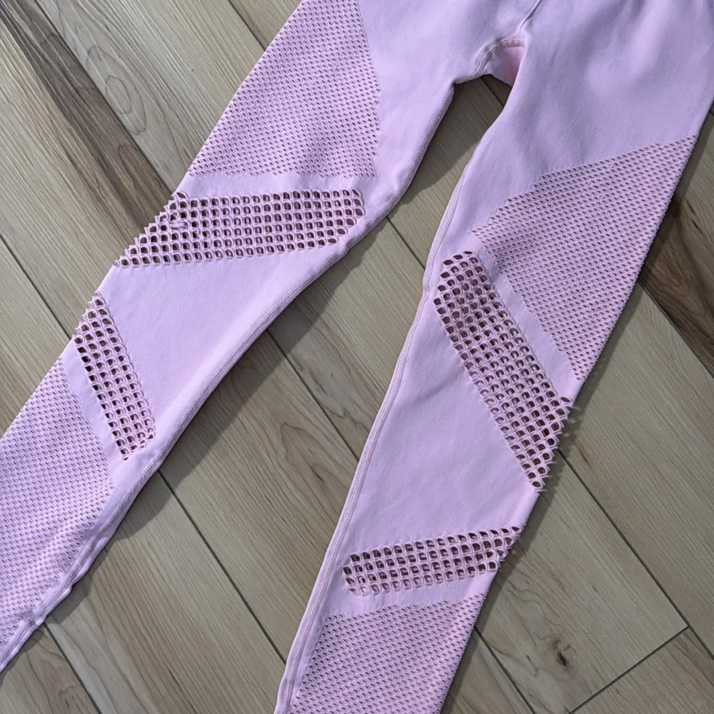 Let’s Gym Baby Pink Seamless Leggings - Picture 4 of 8